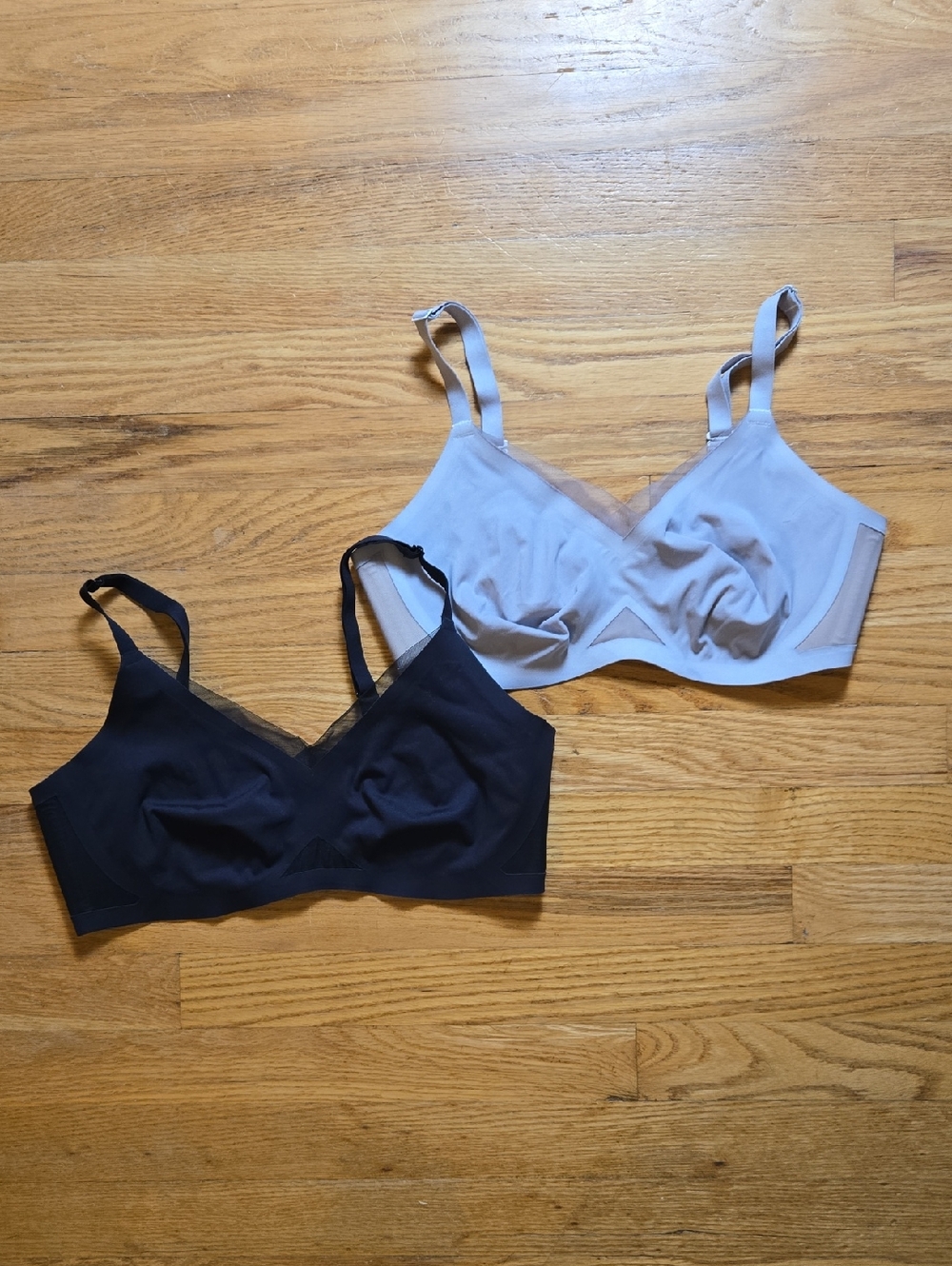Honeylove Wireless Comfort Bras — Black and Light Gray Size M